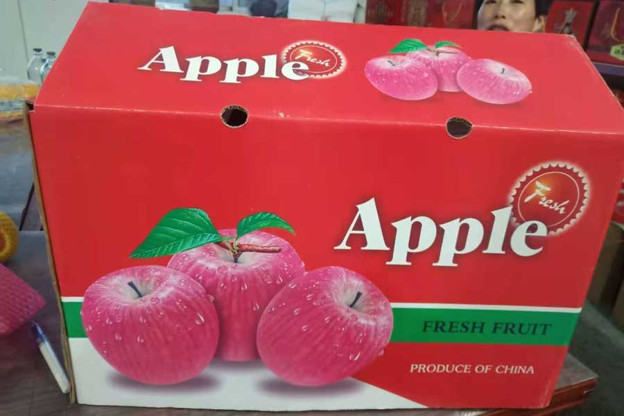 Thùng carton đựng táo màu sắc bắt mắt